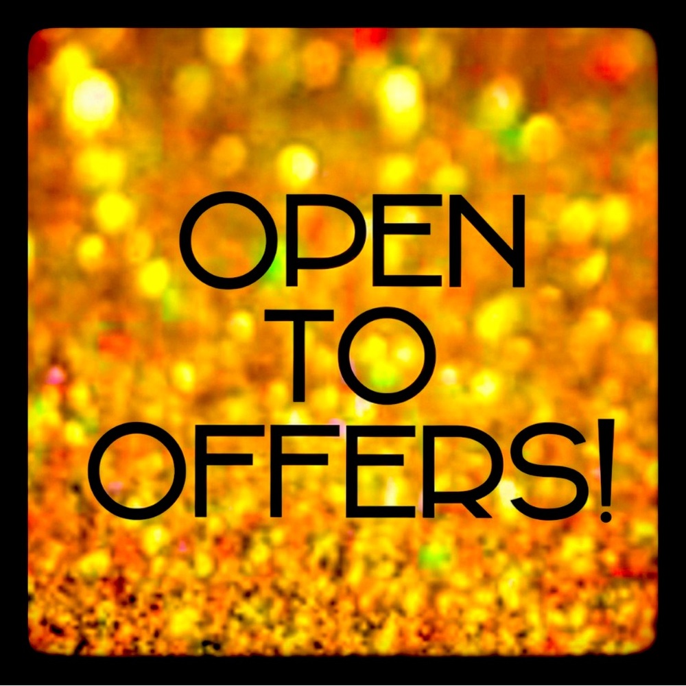 PLEASE don’t hesitate to send me an offer. 😎 Bundle items and save BIG!!!! 👆